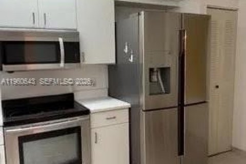 Condominio en venta en Pembroke Pines, Florida, 2 dormitorios, 112.13 m2 № 2023490 - foto 4