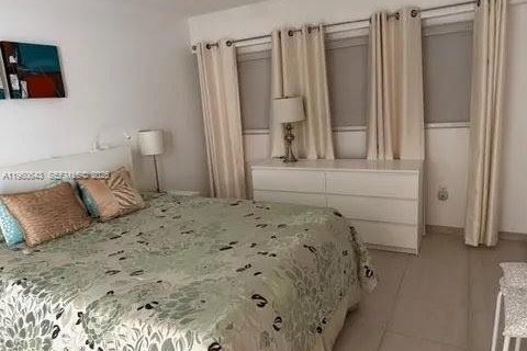 Condominio en venta en Pembroke Pines, Florida, 2 dormitorios, 112.13 m2 № 2023490 - foto 5