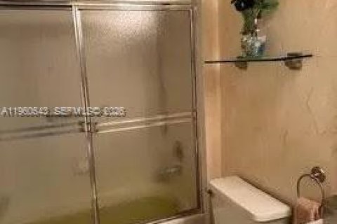 Condominio en venta en Pembroke Pines, Florida, 2 dormitorios, 112.13 m2 № 2023490 - foto 7
