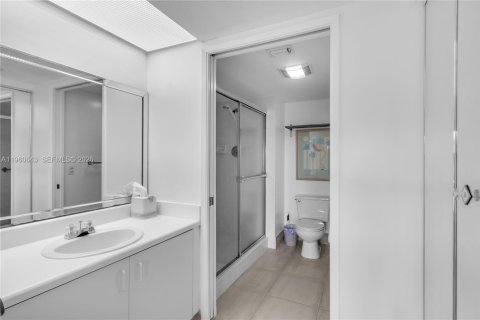Condominio en venta en Pembroke Pines, Florida, 2 dormitorios, 112.13 m2 № 2023490 - foto 15