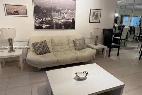 Condominio en Pembroke Pines, Florida, 2 dormitorios  № 2023490