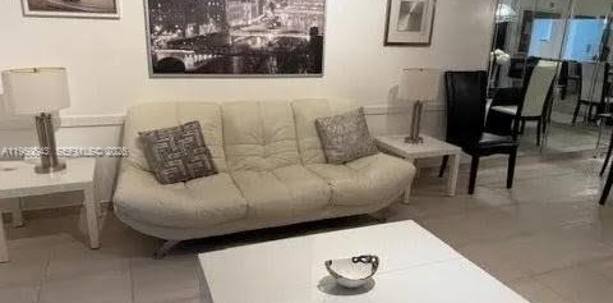 Condominio en Pembroke Pines, Florida, 2 dormitorios  № 2023490