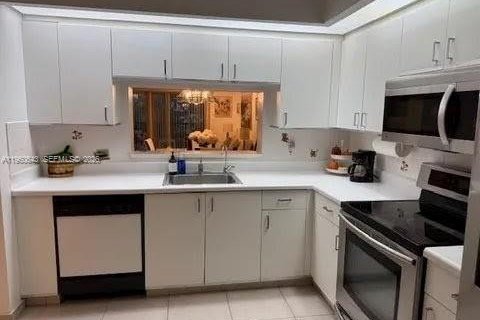 Condominio en venta en Pembroke Pines, Florida, 2 dormitorios, 112.13 m2 № 2023490 - foto 3