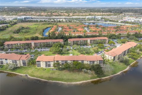 Condominio en venta en Pembroke Pines, Florida, 2 dormitorios, 112.13 m2 № 2023490 - foto 29