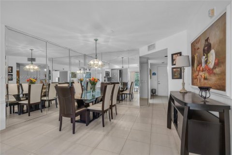 Condominio en venta en Pembroke Pines, Florida, 2 dormitorios, 112.13 m2 № 2023490 - foto 8