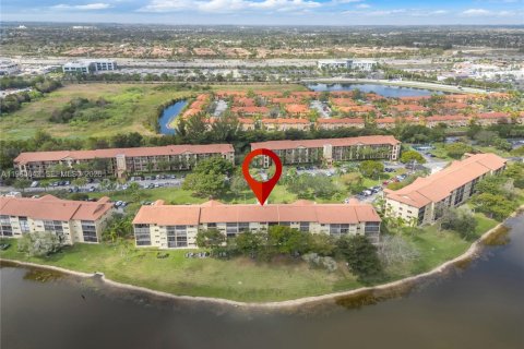 Condominio en venta en Pembroke Pines, Florida, 2 dormitorios, 112.13 m2 № 2023490 - foto 28