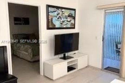 Condominio en venta en Pembroke Pines, Florida, 2 dormitorios, 112.13 m2 № 2023490 - foto 2