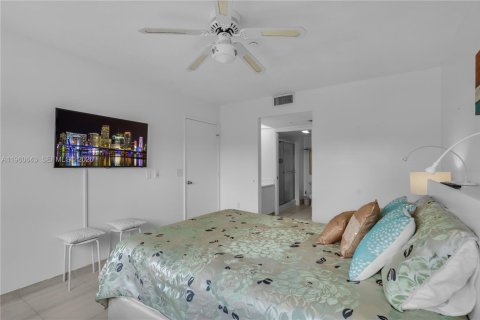 Condominio en venta en Pembroke Pines, Florida, 2 dormitorios, 112.13 m2 № 2023490 - foto 13