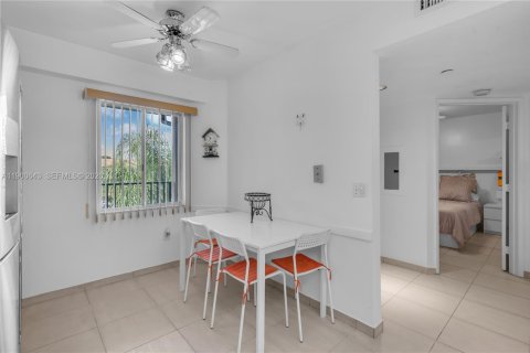 Condominio en venta en Pembroke Pines, Florida, 2 dormitorios, 112.13 m2 № 2023490 - foto 11