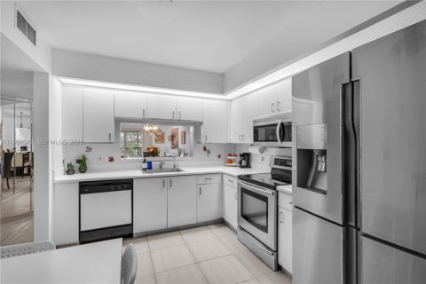 Condominio en venta en Pembroke Pines, Florida, 2 dormitorios, 112.13 m2 № 2023490 - foto 10