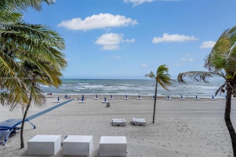 Снять в аренду кондоминиум в Холливуд, Флорида 2 спальни, 102.19м2, № 1952875 - фото 29