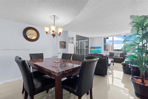 Снять в аренду кондоминиум в Холливуд, Флорида 2 спальни, 102.19м2, № 1952875 - фото 8