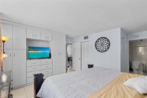 Снять в аренду кондоминиум в Холливуд, Флорида 2 спальни, 102.19м2, № 1952875 - фото 22