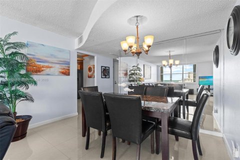 Снять в аренду кондоминиум в Холливуд, Флорида 2 спальни, 102.19м2, № 1952875 - фото 10