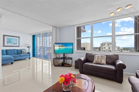 Снять в аренду кондоминиум в Холливуд, Флорида 2 спальни, 102.19м2, № 1952875 - фото 12