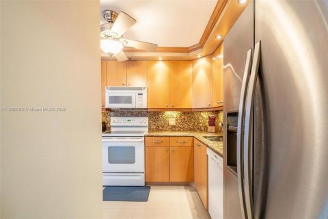 Снять в аренду кондоминиум в Холливуд, Флорида 2 спальни, 102.19м2, № 1952875 - фото 4