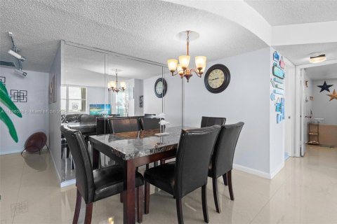 Снять в аренду кондоминиум в Холливуд, Флорида 2 спальни, 102.19м2, № 1952875 - фото 11