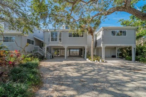 House in Englewood, Florida 4 bedrooms, 218.97 sq.m. № 312964 - photo 1