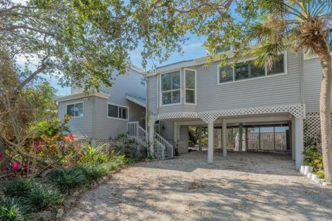 House in Englewood, Florida 4 bedrooms, 218.97 sq.m. № 312964 - photo 2
