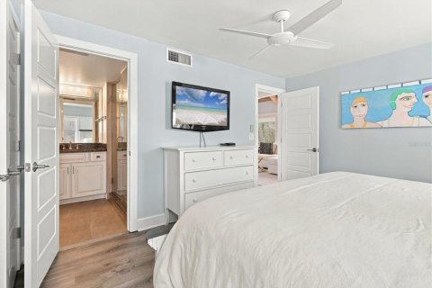 House in Boca Grande, Florida 3 bedrooms, 143.07 sq.m. № 2430532 - photo 19