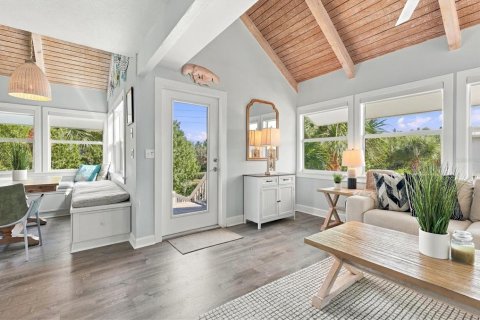 House in Boca Grande, Florida 3 bedrooms, 143.07 sq.m. № 2430532 - photo 3