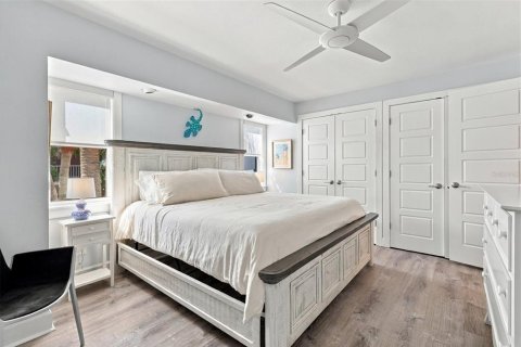 House in Boca Grande, Florida 3 bedrooms, 143.07 sq.m. № 2430532 - photo 18