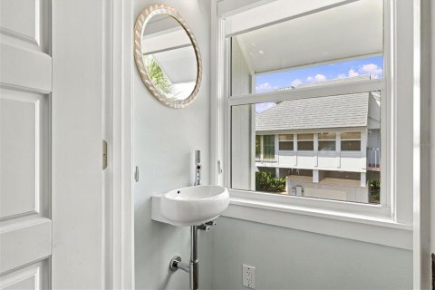 House in Boca Grande, Florida 3 bedrooms, 143.07 sq.m. № 2430532 - photo 26