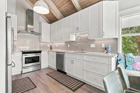 House in Boca Grande, Florida 3 bedrooms, 143.07 sq.m. № 2430532 - photo 13