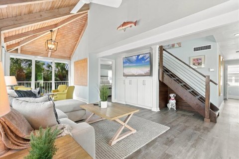 House in Boca Grande, Florida 3 bedrooms, 143.07 sq.m. № 2430532 - photo 6