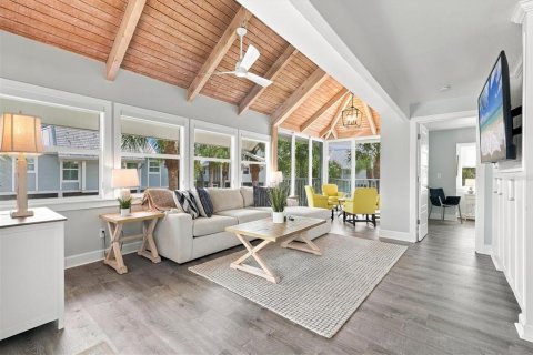 House in Boca Grande, Florida 3 bedrooms, 143.07 sq.m. № 2430532 - photo 7