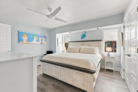House in Boca Grande, Florida 3 bedrooms, 143.07 sq.m. № 2430532 - photo 17