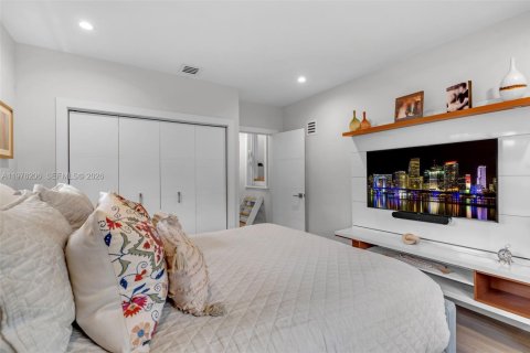 House in Miami Beach, Florida 3 bedrooms, 163.6 sq.m. № 2042809 - photo 20