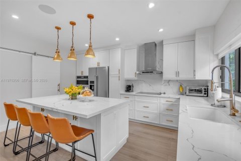 House in Miami Beach, Florida 3 bedrooms, 163.6 sq.m. № 2042809 - photo 6