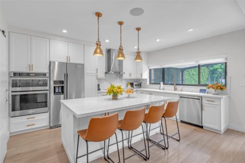 House in Miami Beach, Florida 3 bedrooms, 163.6 sq.m. № 2042809 - photo 5