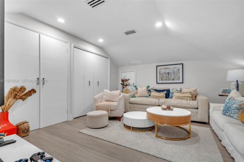 House in Miami Beach, Florida 3 bedrooms, 163.6 sq.m. № 2042809 - photo 21