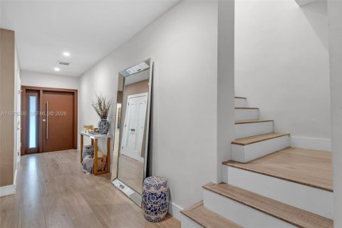 House in Miami Beach, Florida 3 bedrooms, 163.6 sq.m. № 2042809 - photo 18