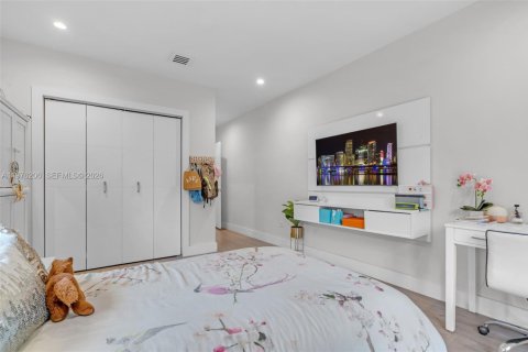 House in Miami Beach, Florida 3 bedrooms, 163.6 sq.m. № 2042809 - photo 12