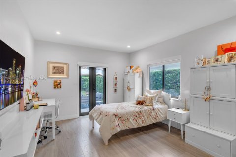 House in Miami Beach, Florida 3 bedrooms, 163.6 sq.m. № 2042809 - photo 11