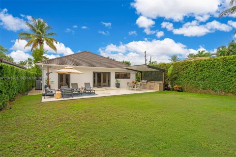 House in Miami Beach, Florida 3 bedrooms, 163.6 sq.m. № 2042809 - photo 29