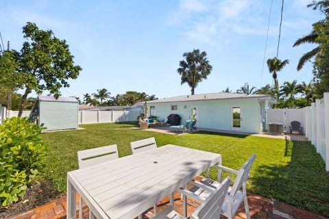 House in Pompano Beach, Florida 3 bedrooms, 102.19 sq.m. № 1217378 - photo 1
