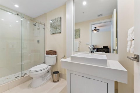 Condo in Palm Beach Shores, Florida, 3 bedrooms № 2082023 - photo 24