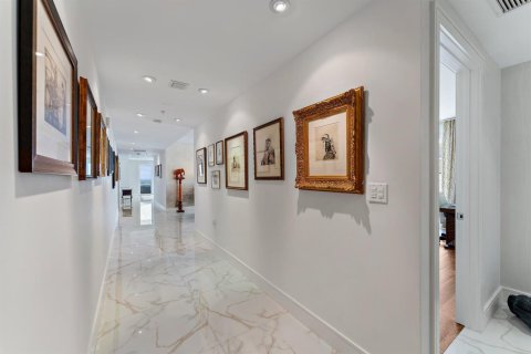 Condo in Palm Beach Shores, Florida, 3 bedrooms № 2082023 - photo 22