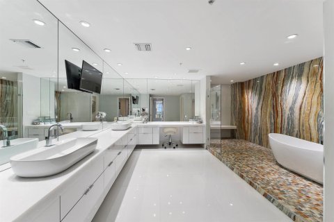 Condo in Palm Beach Shores, Florida, 3 bedrooms № 2082023 - photo 17