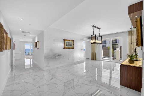 Condo in Palm Beach Shores, Florida, 3 bedrooms № 2082023 - photo 19