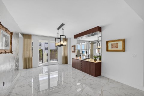 Condo in Palm Beach Shores, Florida, 3 bedrooms № 2082023 - photo 20