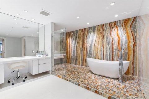 Condo in Palm Beach Shores, Florida, 3 bedrooms № 2082023 - photo 18