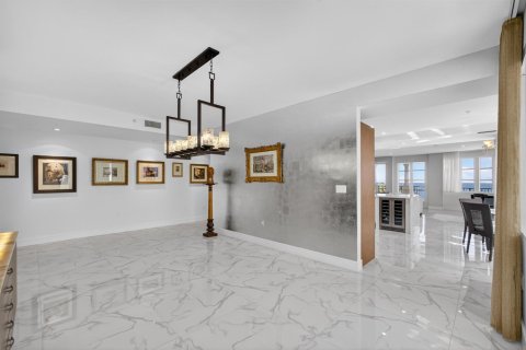 Condo in Palm Beach Shores, Florida, 3 bedrooms № 2082023 - photo 21