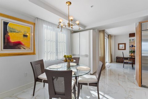 Condo in Palm Beach Shores, Florida, 3 bedrooms № 2082023 - photo 10