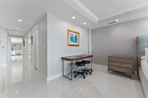 Condo in Palm Beach Shores, Florida, 3 bedrooms № 2082023 - photo 14