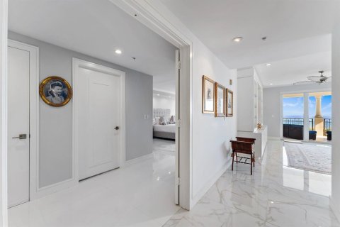 Condo in Palm Beach Shores, Florida, 3 bedrooms № 2082023 - photo 11